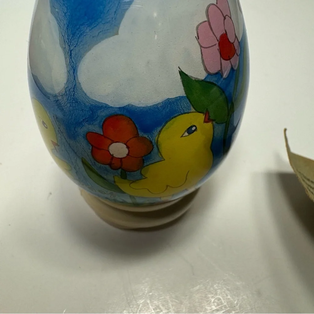 Pier 1 Li Bien Glass Easter Egg decor on Stand 2001 w/pink storage box.